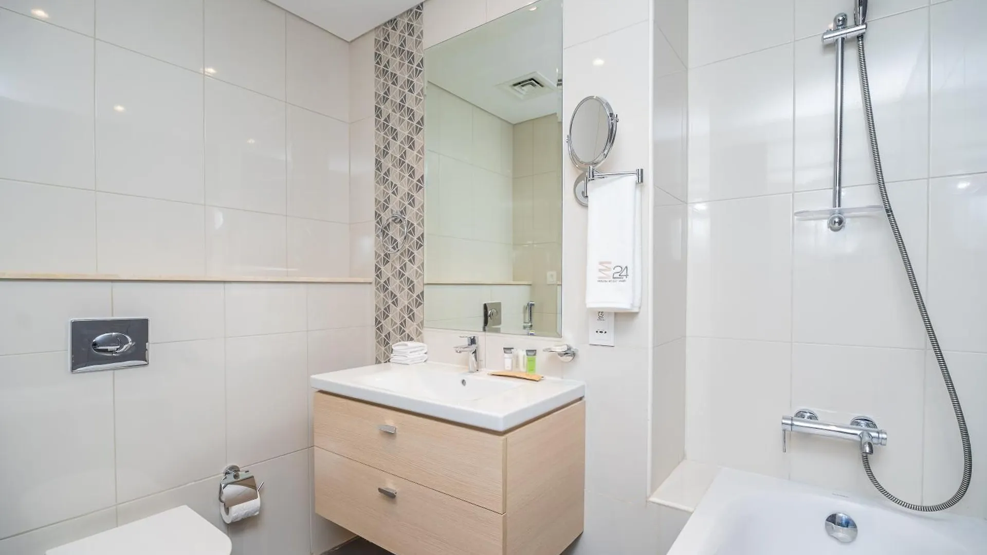 Escape24 Luxury Studio Apartment Golf Promenade Damac Hills Dubai