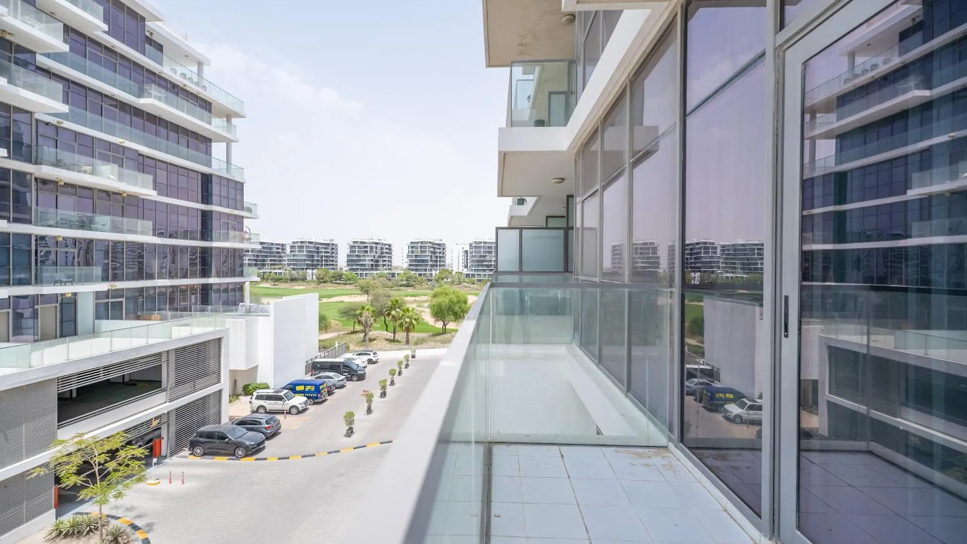 Escape24 Luxury Studio Apartment Golf Promenade Damac Hills Dubai United Arab Emirates