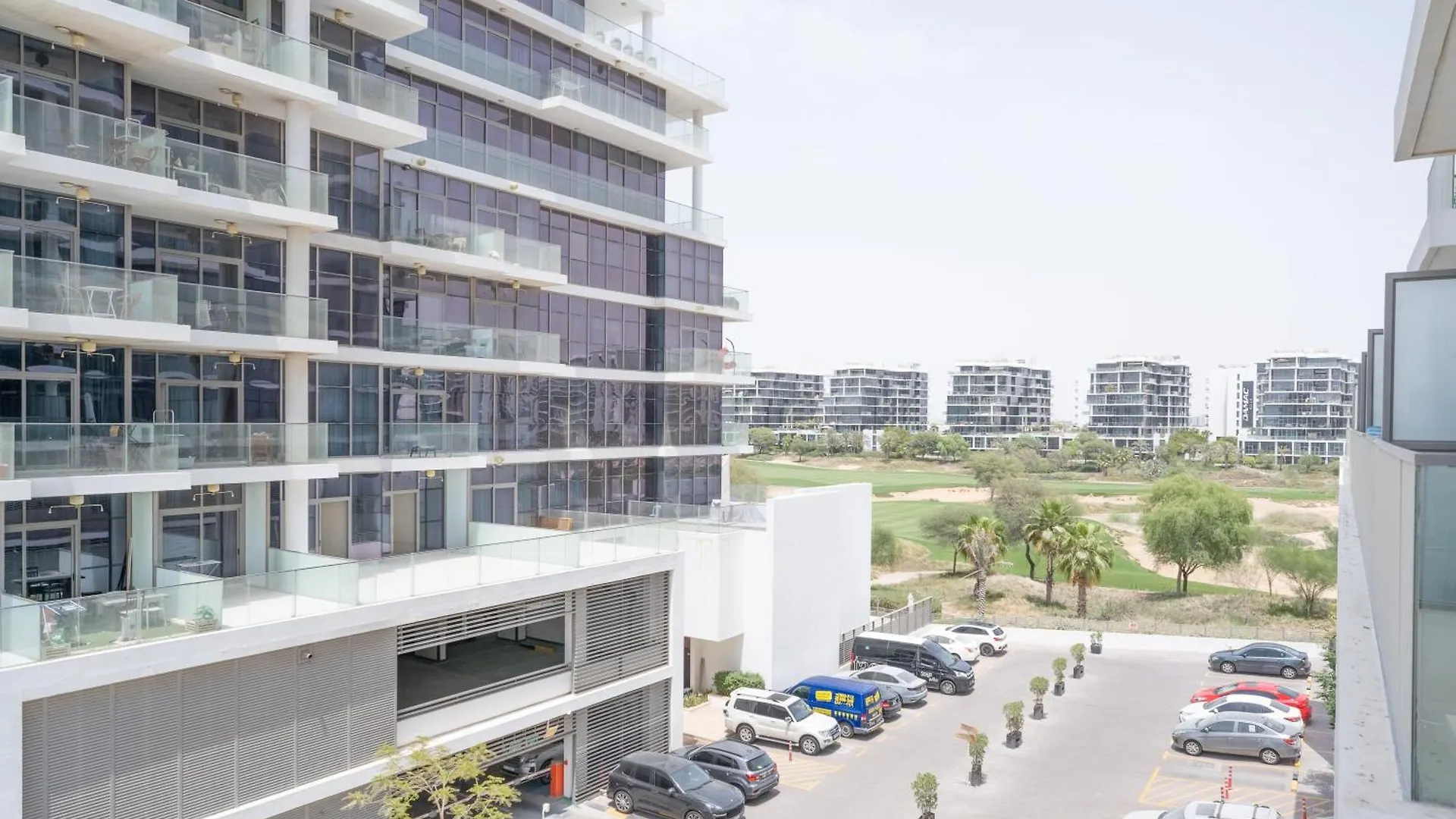 Escape24 Luxury Studio Apartment Golf Promenade Damac Hills Dubai 0*,
